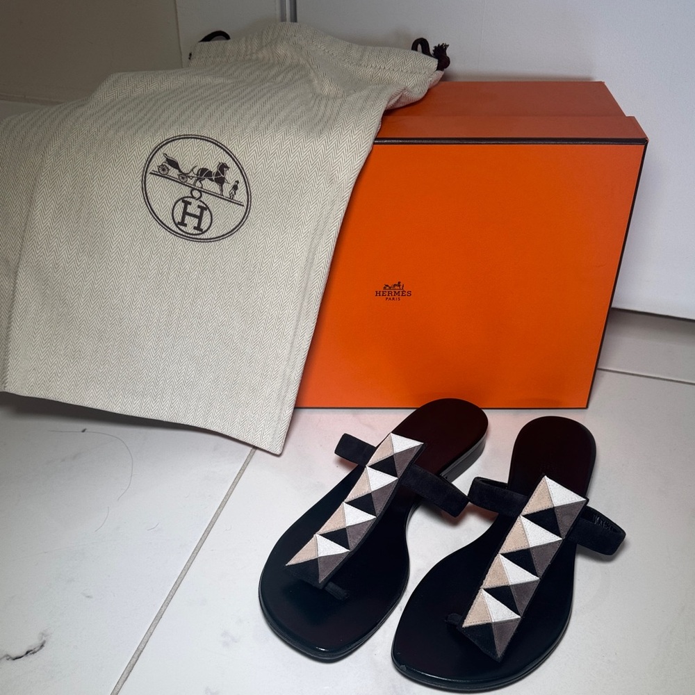 Hermès Aurore Sandals Black Leather Size 38.5 Worn Once with Box & Dust Bag